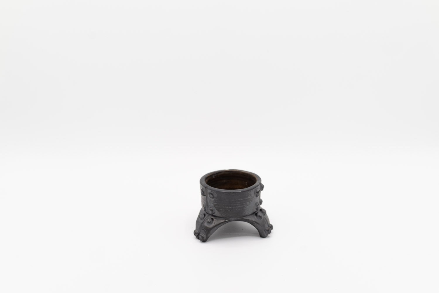 Tripod Votive
